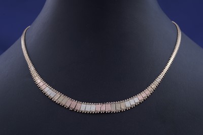 Lot 269 - A 9ct three-coloured gold necklace