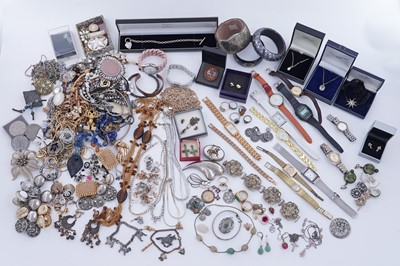 Lot 181 - A large selection of costume jewellery