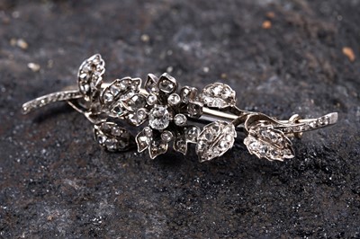 Lot 836 - A Victorian diamond spray brooch