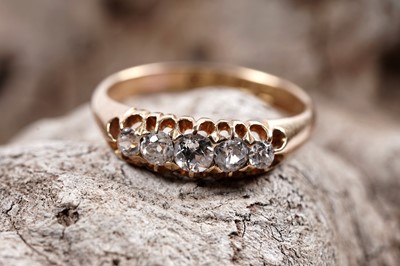 Lot 838 - A Victorian five stone diamond ring