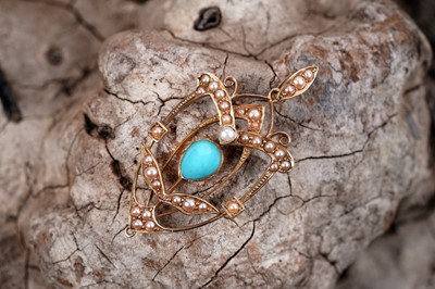 Lot 839 - An Edwardian turquoise and 15ct yellow gold pendant