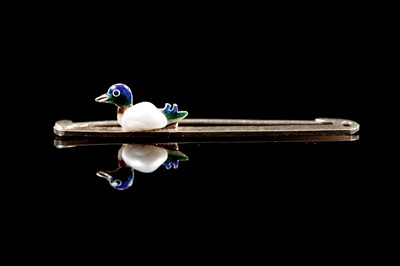 Lot 840 - An early 20th Century duck decorated bar brooch
