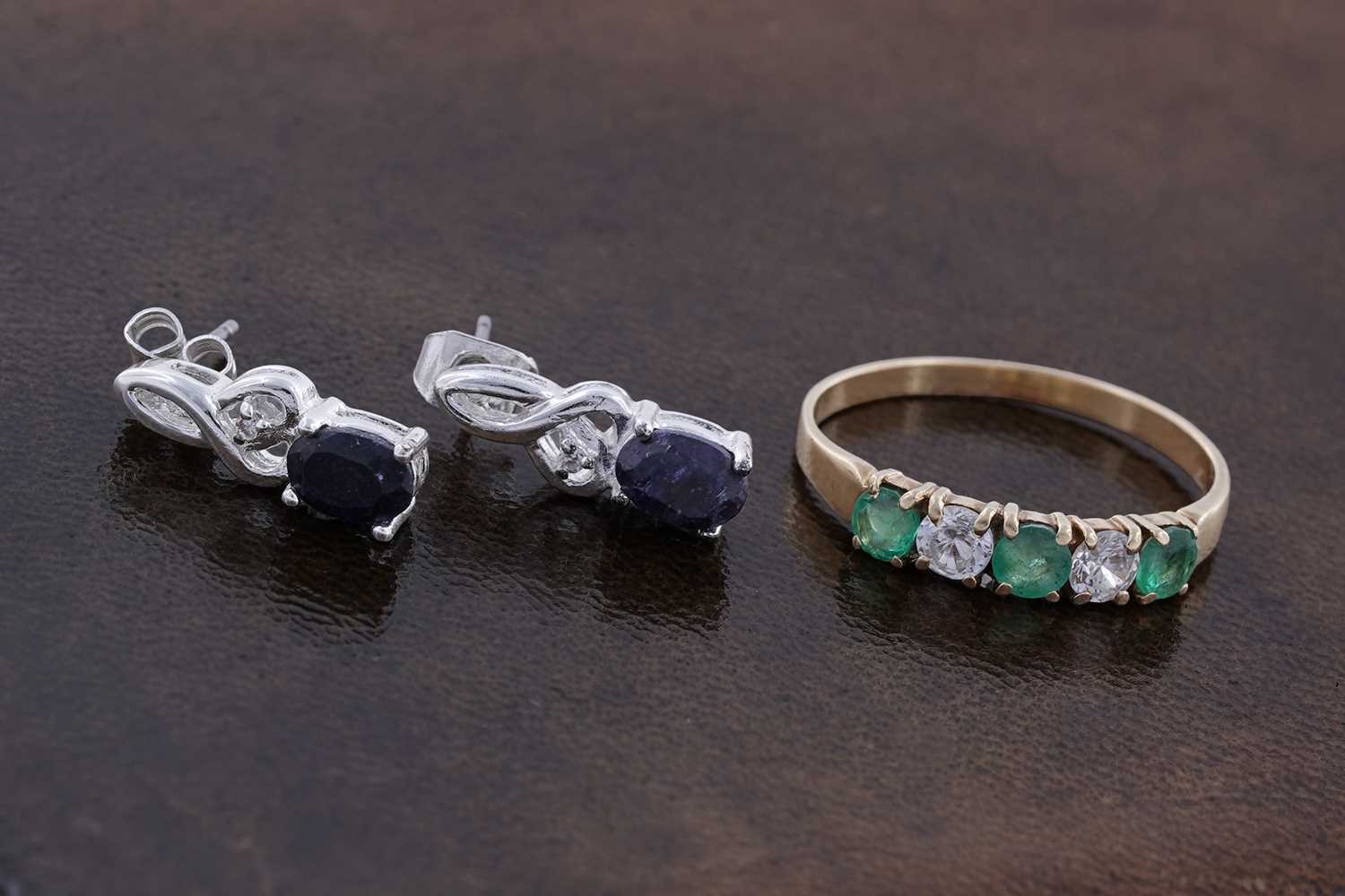 Lot 93 - An emerald ring on 18ct gold, and a pair of sapphire stud earrings