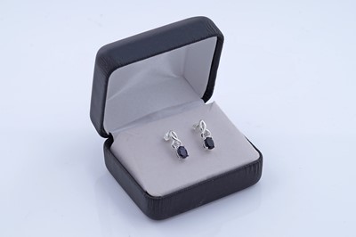 Lot 93 - An emerald ring on 18ct gold, and a pair of sapphire stud earrings