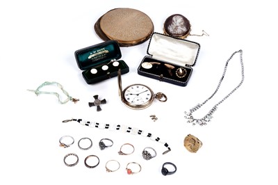 Lot 125 - A selection of costume jewellery