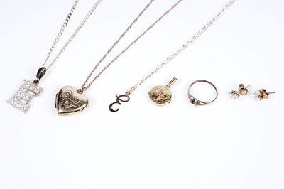 Lot 91 - A 9ct gold circular locket; and other gold jewellery