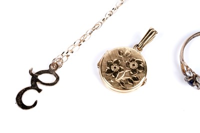 Lot 91 - A 9ct gold circular locket; and other gold jewellery