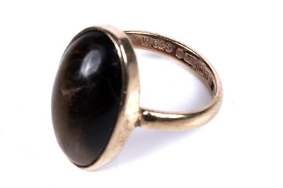 Lot 62 - A 1920's tiger's eye and gold cabochon ring