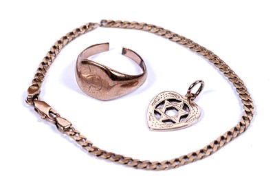 Lot 104 - A group of 9ct gold jewellery, including a heart shaped Masonic fob
