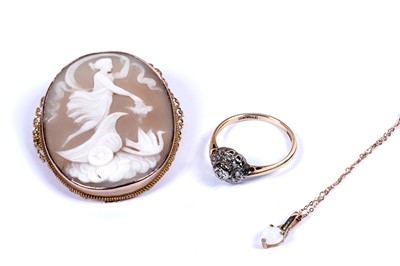Lot 94 - An early 20th Century cameo brooch; and other items