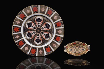 Lot 317 - A Royal Crown Derby 1128 Imari pattern plate; and a similar Imari pattern pin dish