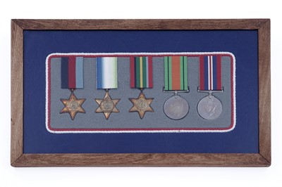 Lot 95 - A selection of military items