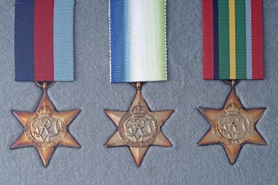 Lot 95 - A selection of military items