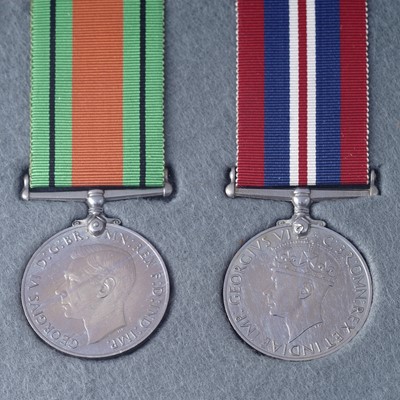 Lot 95 - A selection of military items