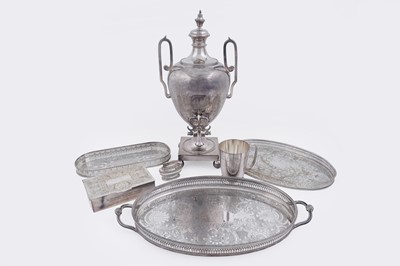 Lot 402 - A collection of silverplate