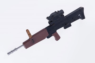 Lot 85 - A wooden and metal scale model of an SA80 machine gun used by Vickers