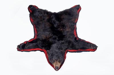 Lot 502 - Taxidermy: a late 20th Century Canadian Black Bear bearskin rug