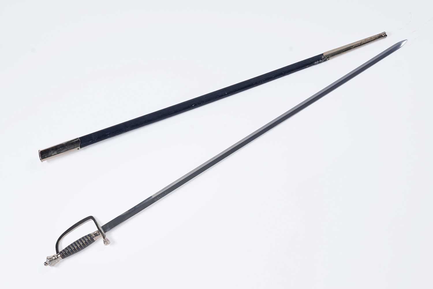 Lot 82 - A replica dress sword
