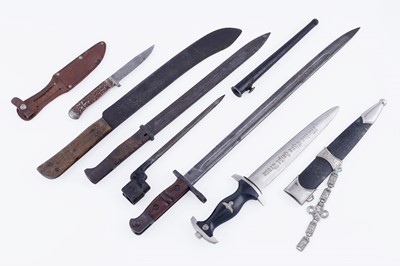 Lot 74 - A selection of knives and bayonets