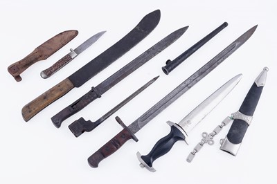 Lot 74 - A selection of knives and bayonets