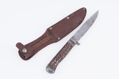 Lot 74 - A selection of knives and bayonets