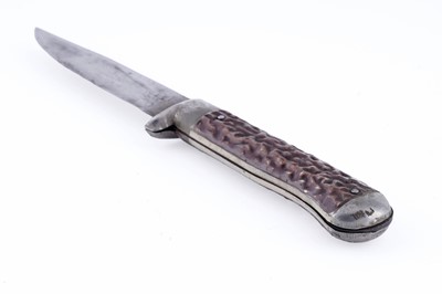 Lot 74 - A selection of knives and bayonets