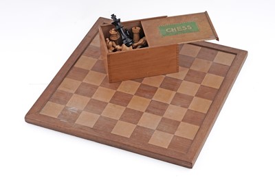 Lot 375 - A mid-20th Century Jacques ‘Staunton’ style chess set and board
