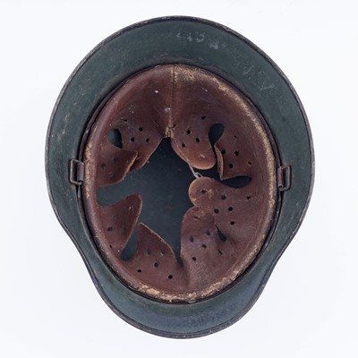 Lot 28 - A German Second World War M40 pattern helmet