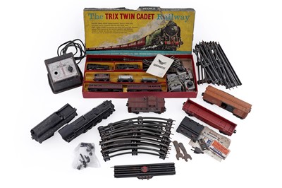 Lot 386 - A collection of model railway