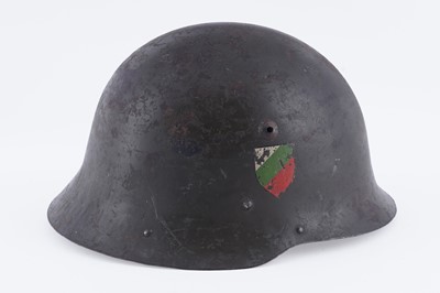 Lot 29 - Military helmets
