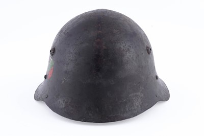 Lot 29 - Military helmets