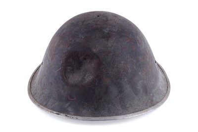 Lot 29 - Military helmets