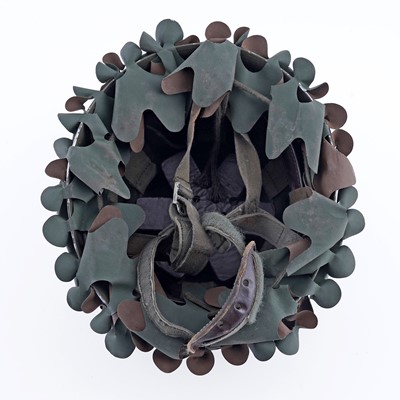 Lot 29 - Military helmets