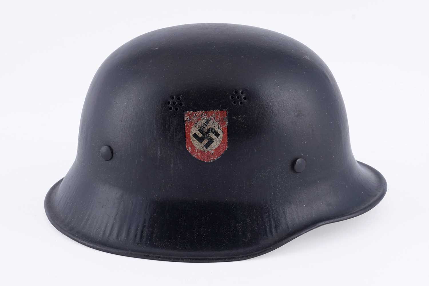 Lot 33 - A German Third Reich police pattern helmet