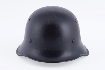 Lot 33 - A German Third Reich police pattern helmet