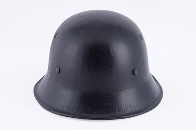 Lot 33 - A German Third Reich police pattern helmet