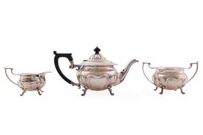 Lot 99 - An Edwardian silver three-piece tea set