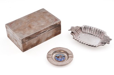 Lot 310 - A mixed lot