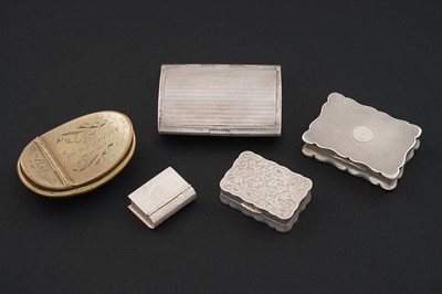 Lot 288 - A George V silver snuff box