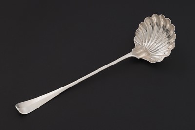 Lot 670 - A George III Scottish silver soup ladle