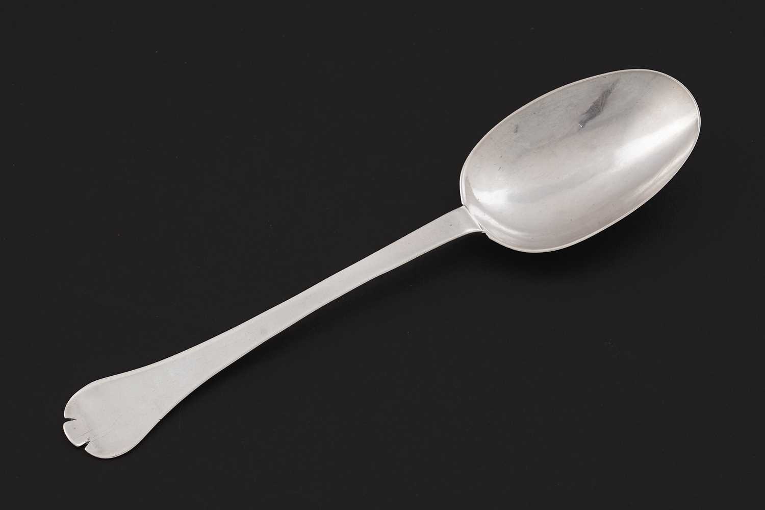 Lot 674 - A rare Queen Anne Scottish silver trefid spoon