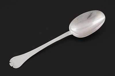 Lot 674 - A rare Queen Anne Scottish silver trefid spoon