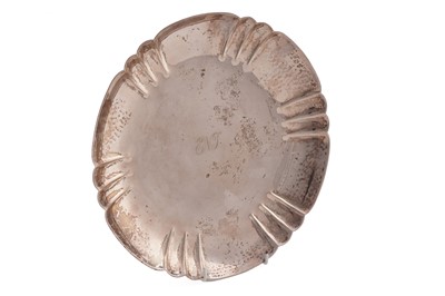 Lot 16 - A George VI handmade silver dish