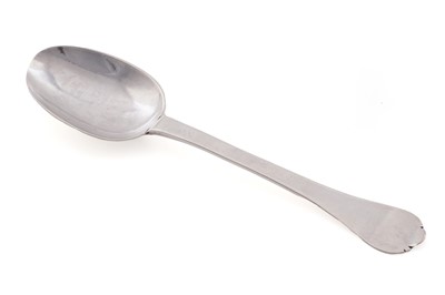 Lot 401 - A late 17th Century silver trefid spoon
