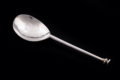 Lot 406 - An Elizabeth I silver seal top spoon