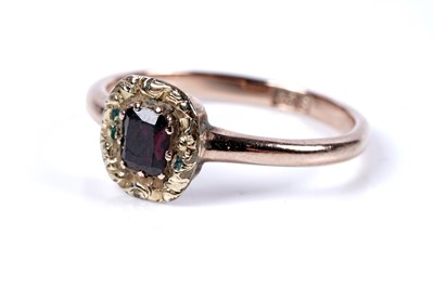 Lot 12 - A 19th Century garnet ring