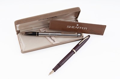 Lot 426 - Two Schaeffer gold nibbed fountain pens