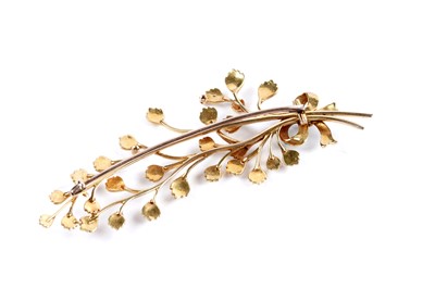 Lot 913 - A late Victorian Romantic period turquoise and seed pearl brooch