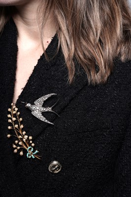 Lot 913 - A late Victorian Romantic period turquoise and seed pearl brooch