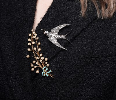 Lot 913 - A late Victorian Romantic period turquoise and seed pearl brooch